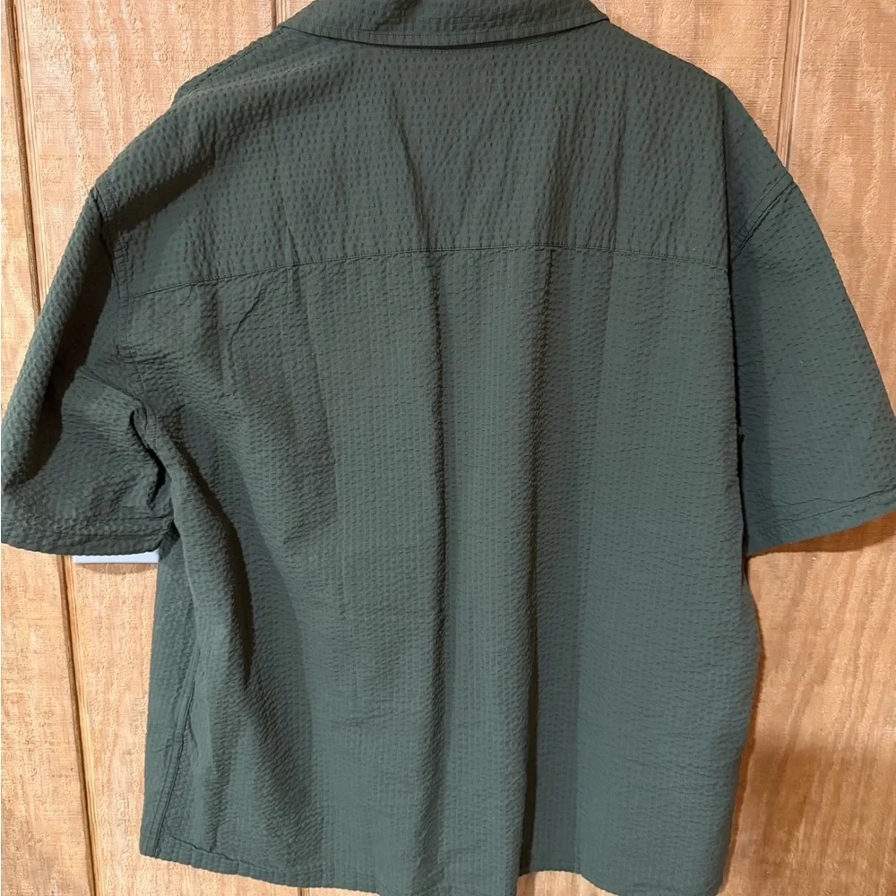 GAP Men's Seersucker Button Down Shirt